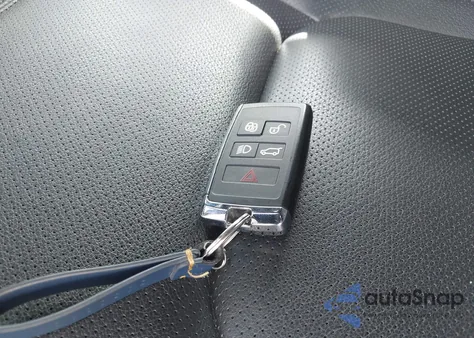 2024 Land Rover Defender 110 P300 z USA, uszkodzony, nr VIN SALEJ7EX7R2288207